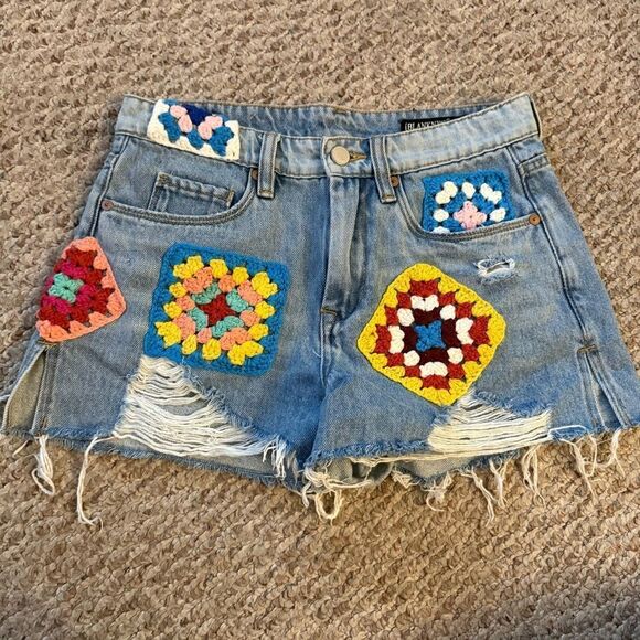 BLANKNYC Patchwork The Barrow Short In Wildest Rhythm Crochet- Size 26 - Picture 3 of 10